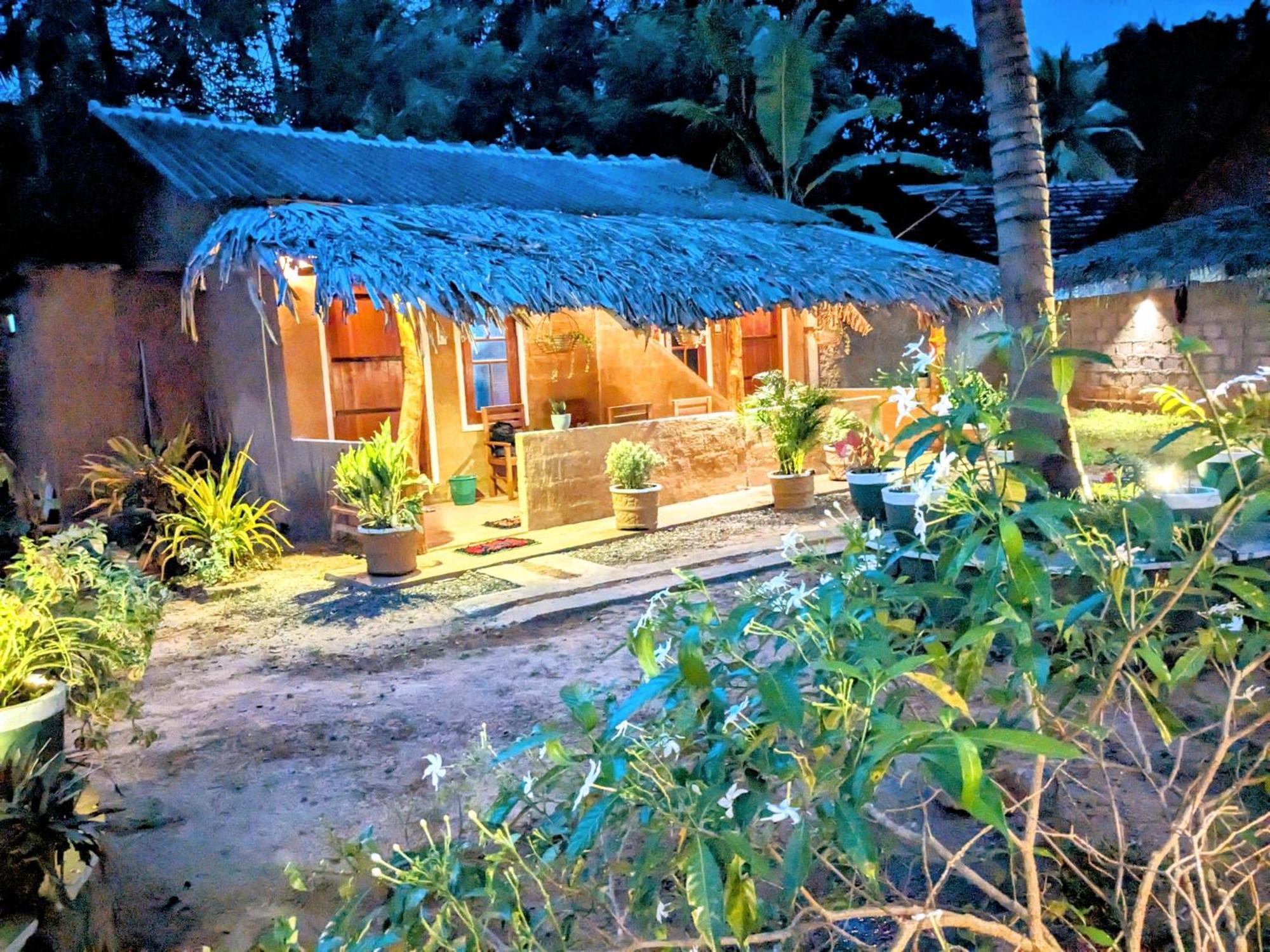 Maika Safari Lodge Udawalawe Exterior photo