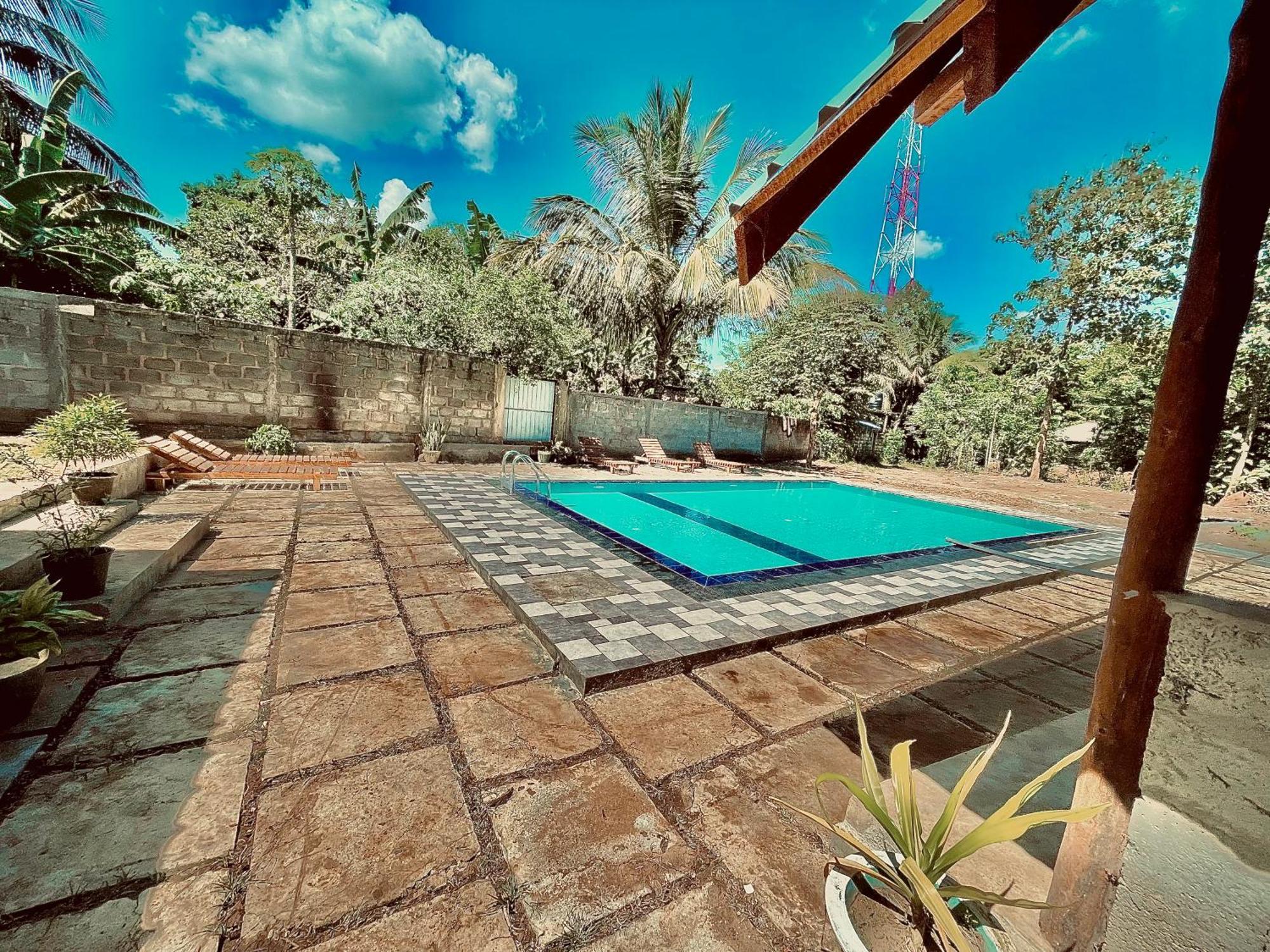 Maika Safari Lodge Udawalawe Exterior photo